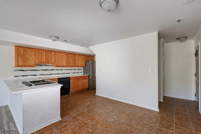 566 Pennsylvania Ave Apt E2 #E2 - Photo 7 of 24