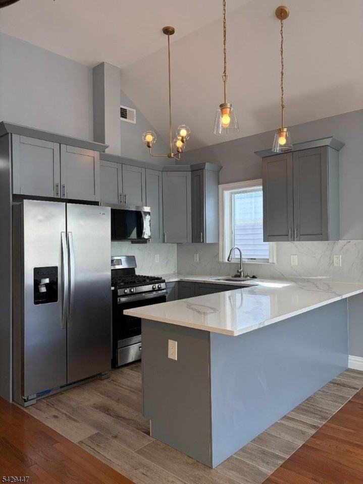 84 Andrew St #2 - Photo 5 of 12