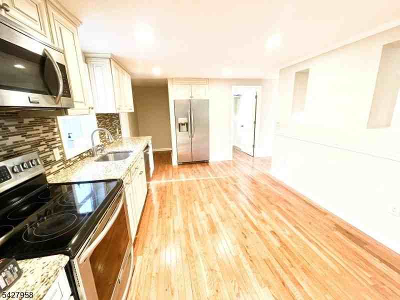 54 Carey Rd - Photo 5 of 12