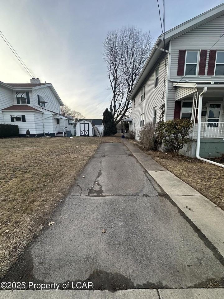 1259 Sively St - Photo 3 of 17