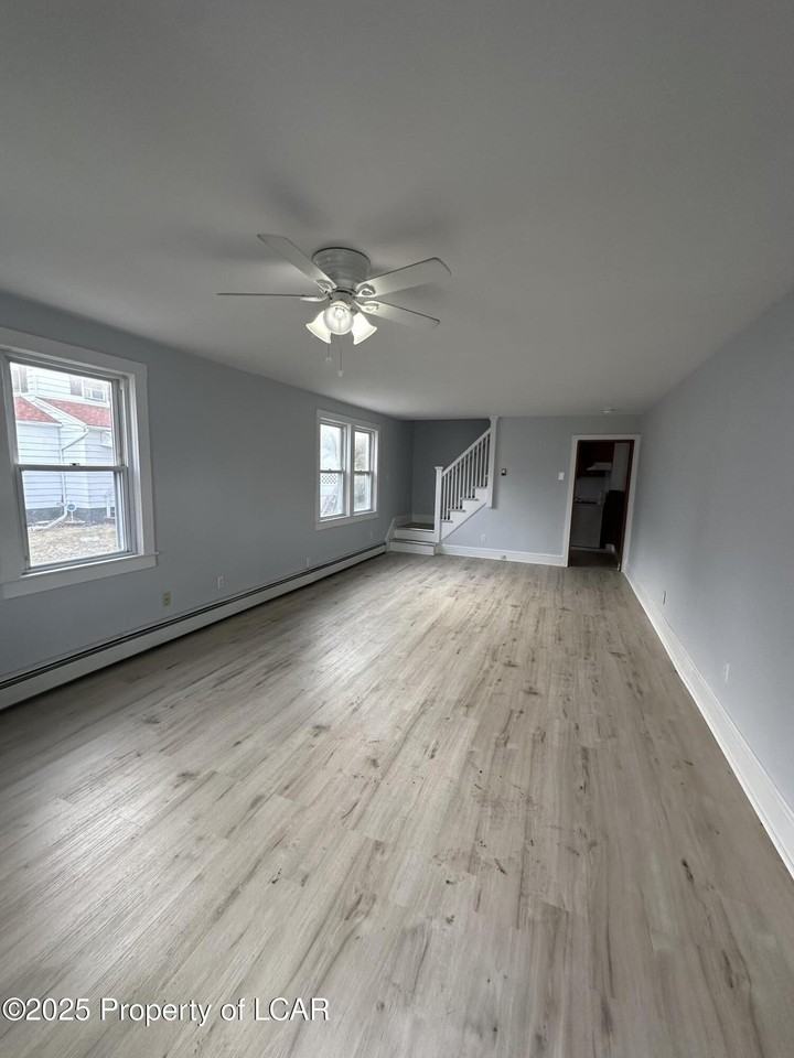 1259 Sively St - Photo 6 of 17