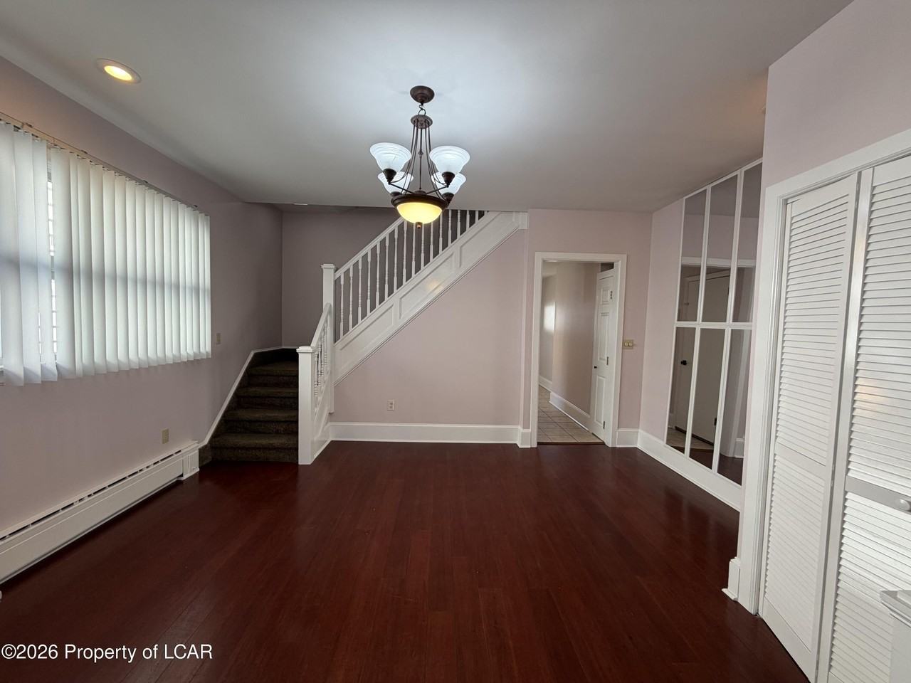 252 S Main St - Photo 3 of 17