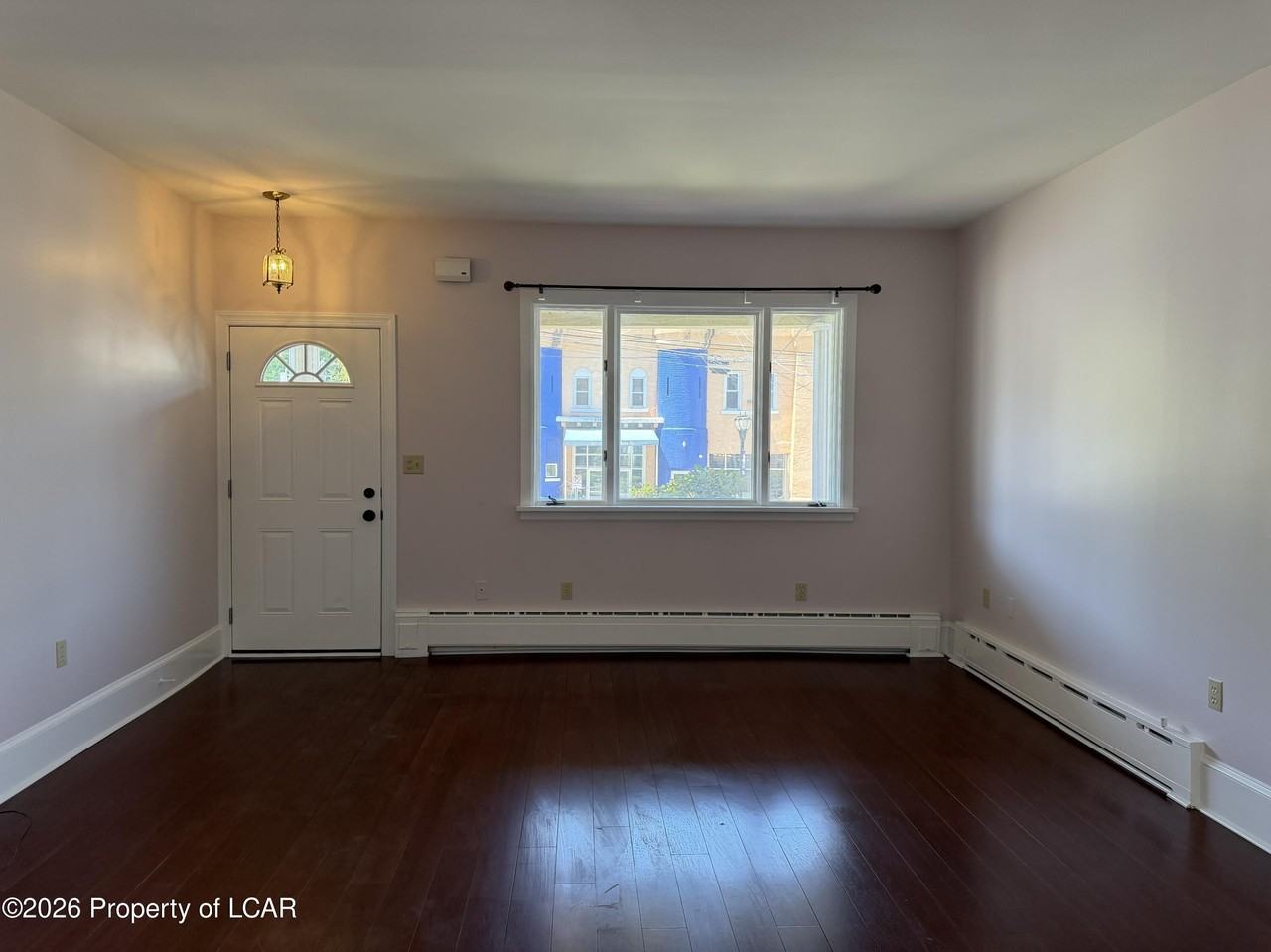 252 S Main St - Photo 4 of 17