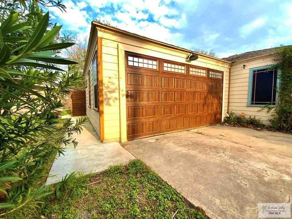 205 Ebony Ave - Photo 2 of 24