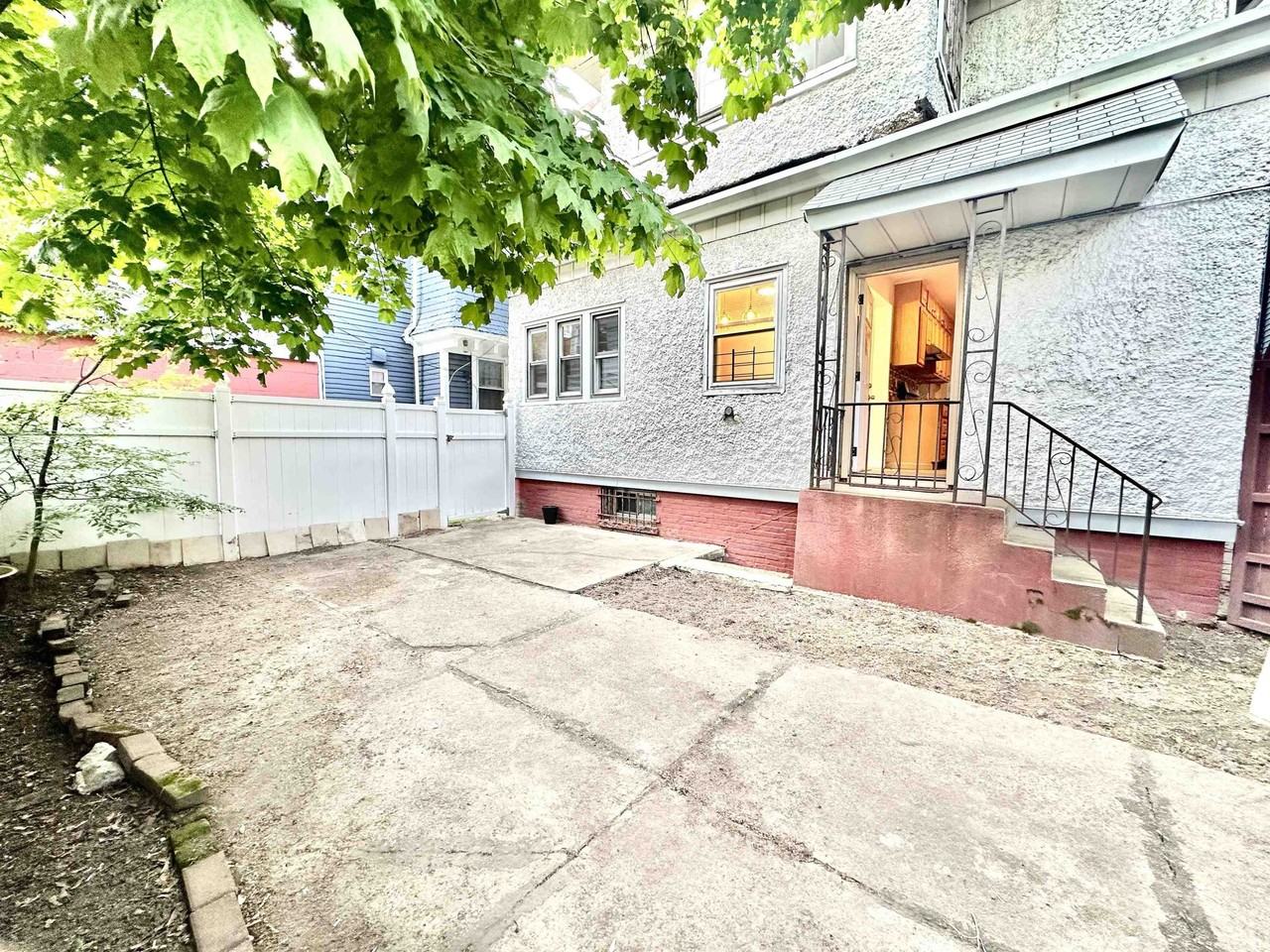 163 Jewett Ave - Photo 2 of 31