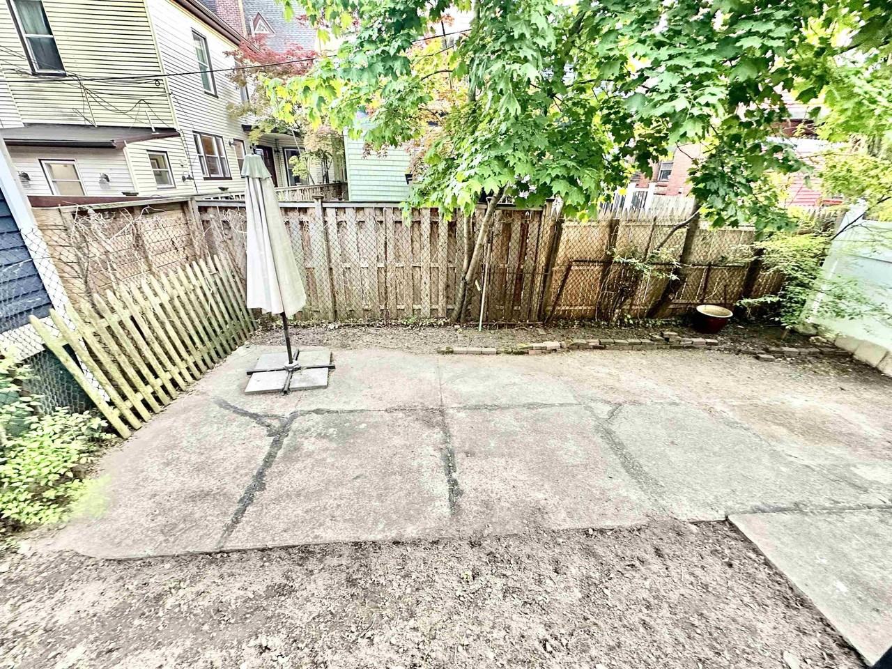 163 Jewett Ave - Photo 3 of 31