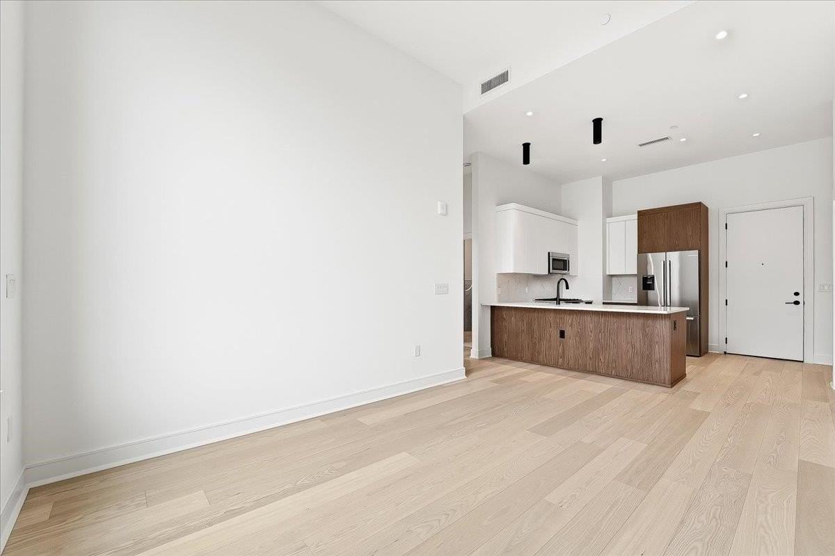 38 Jackson St #515 - Photo 5 of 32