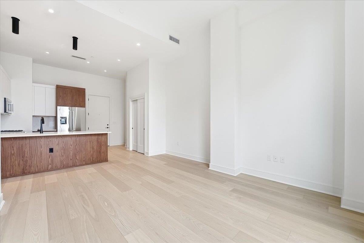 38 Jackson St #515 - Photo 6 of 32