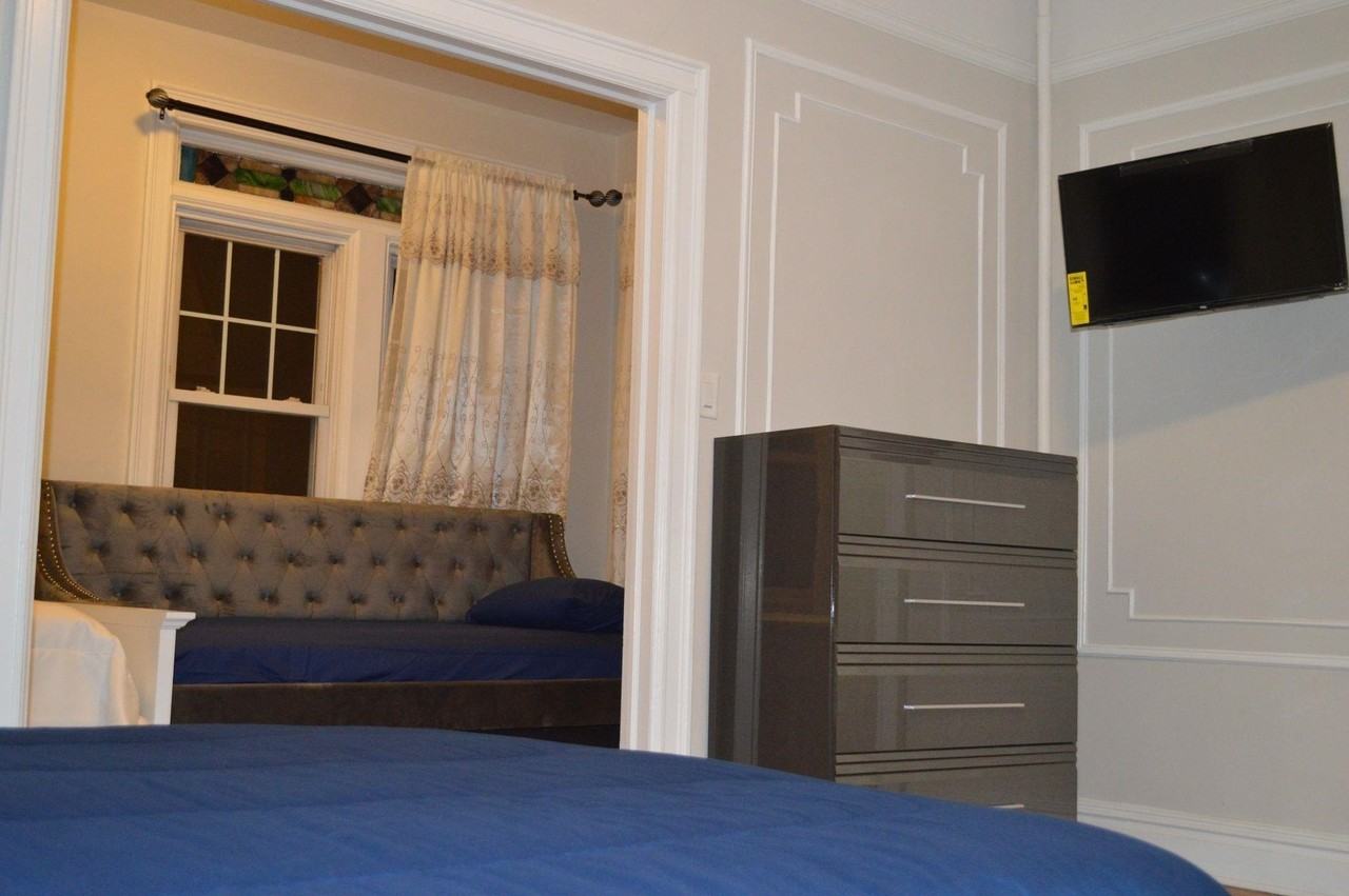 286 Fulton Ave - Photo 3 of 11
