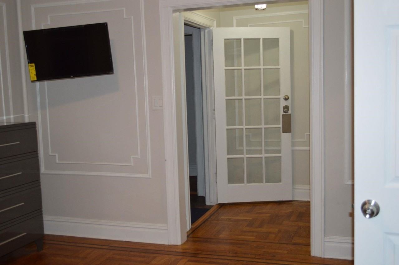 286 Fulton Ave - Photo 4 of 11
