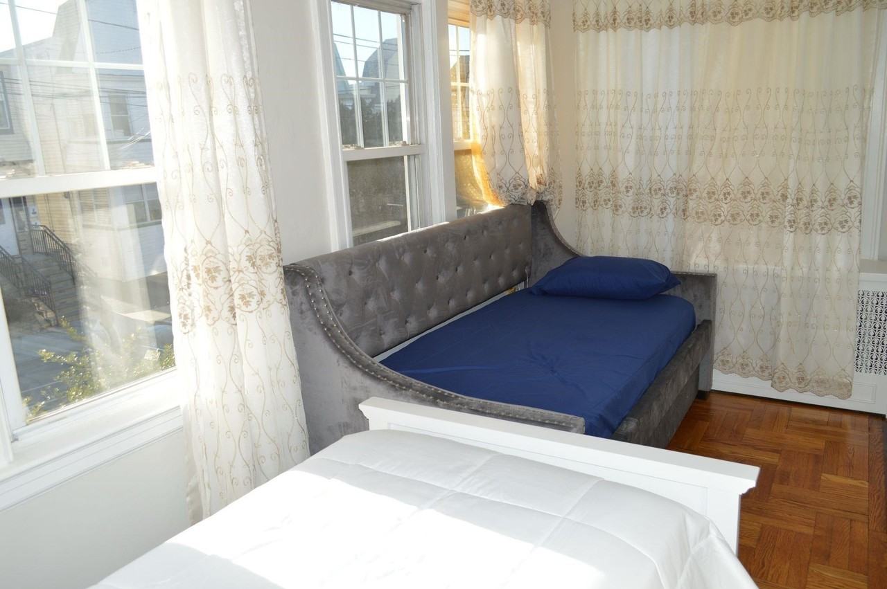 286 Fulton Ave - Photo 5 of 11