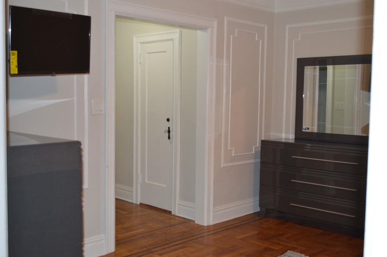 286 Fulton Ave - Photo 6 of 11