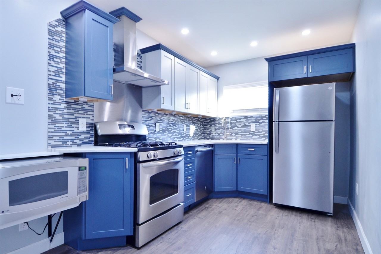 513 Avenue A - Photo 4 of 30