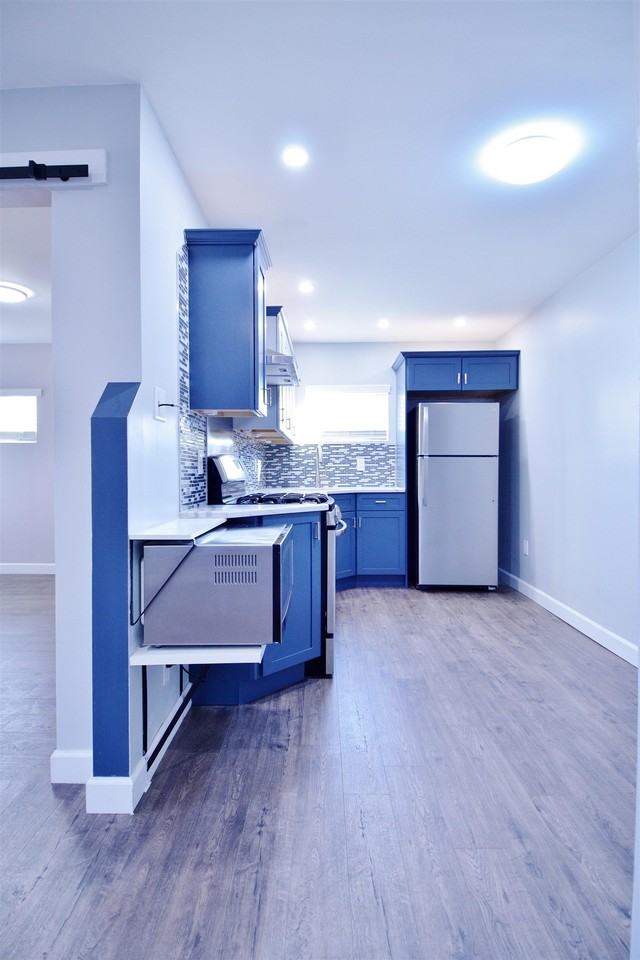 513 Avenue A - Photo 5 of 30