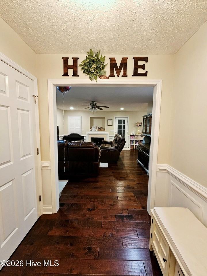 300 Croatan Woods Dr - Photo 4 of 28