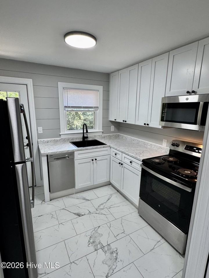 108 N Meade St #B - Photo 2 of 28