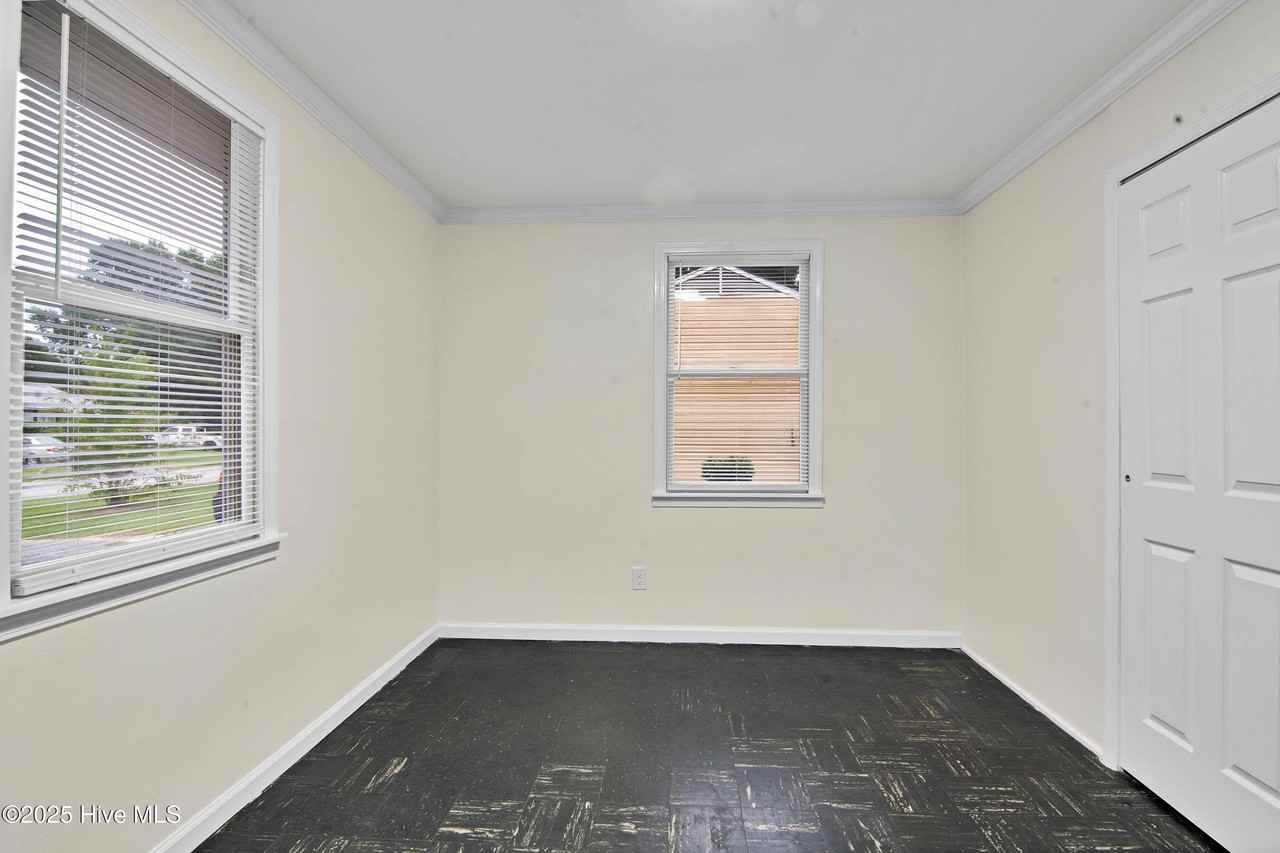 521 Williams St - Photo 6 of 14