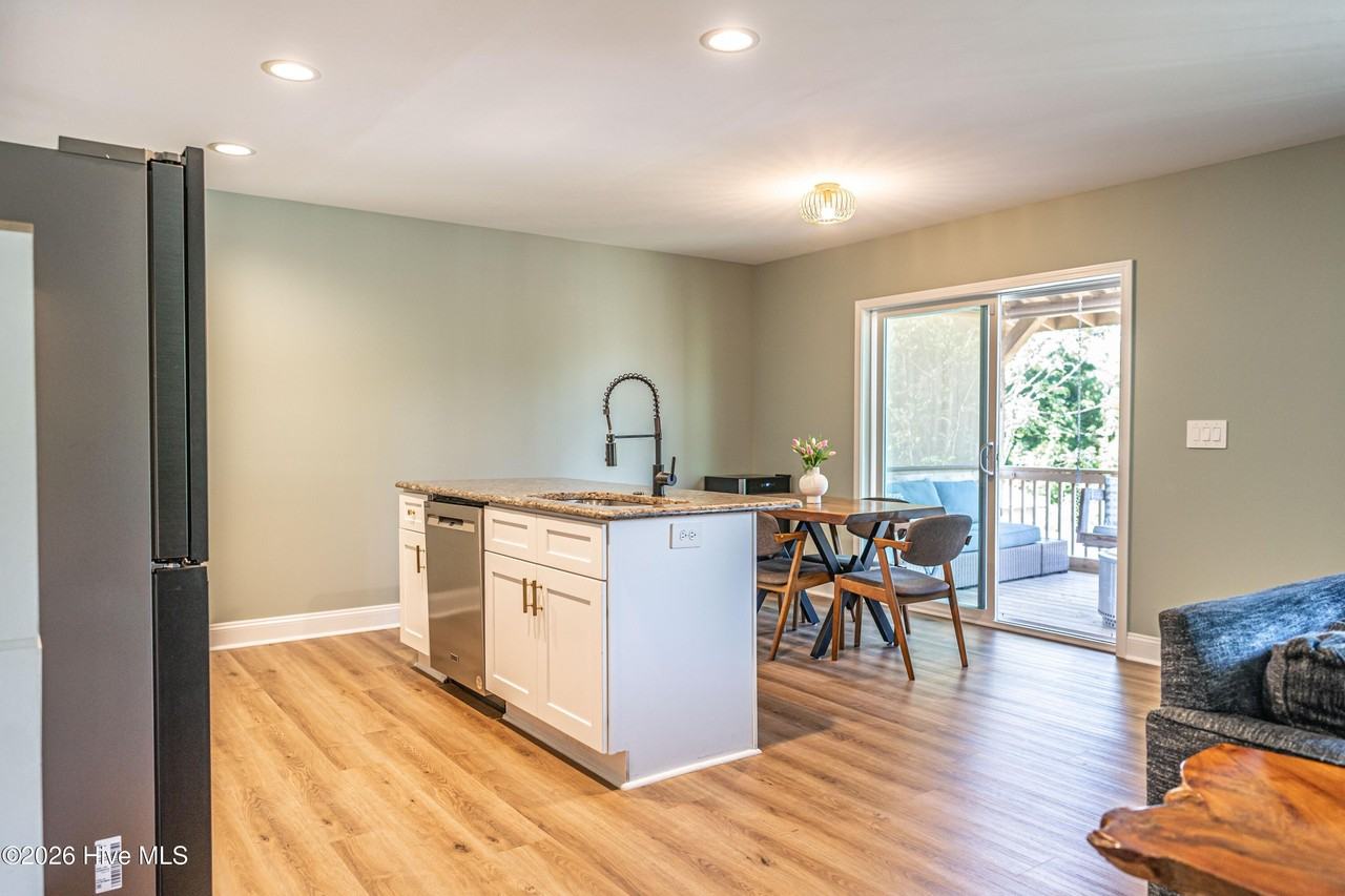 268 N Hale St - Photo 5 of 29