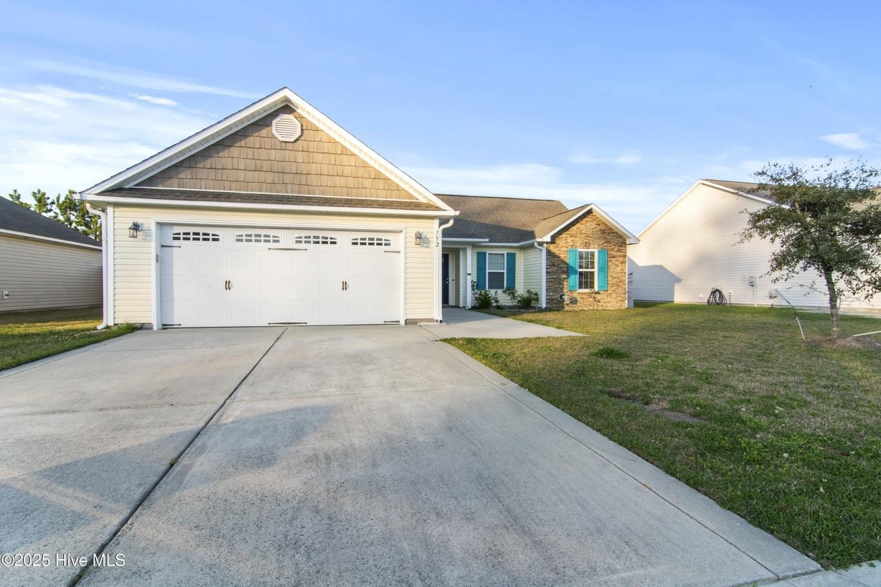 752 Radiant Dr - Photo 2 of 20