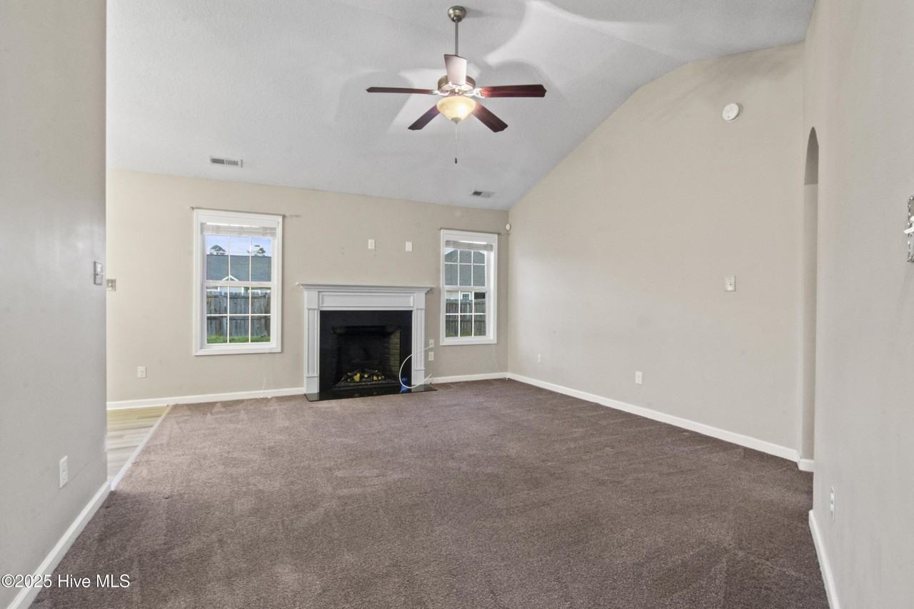752 Radiant Dr - Photo 3 of 20