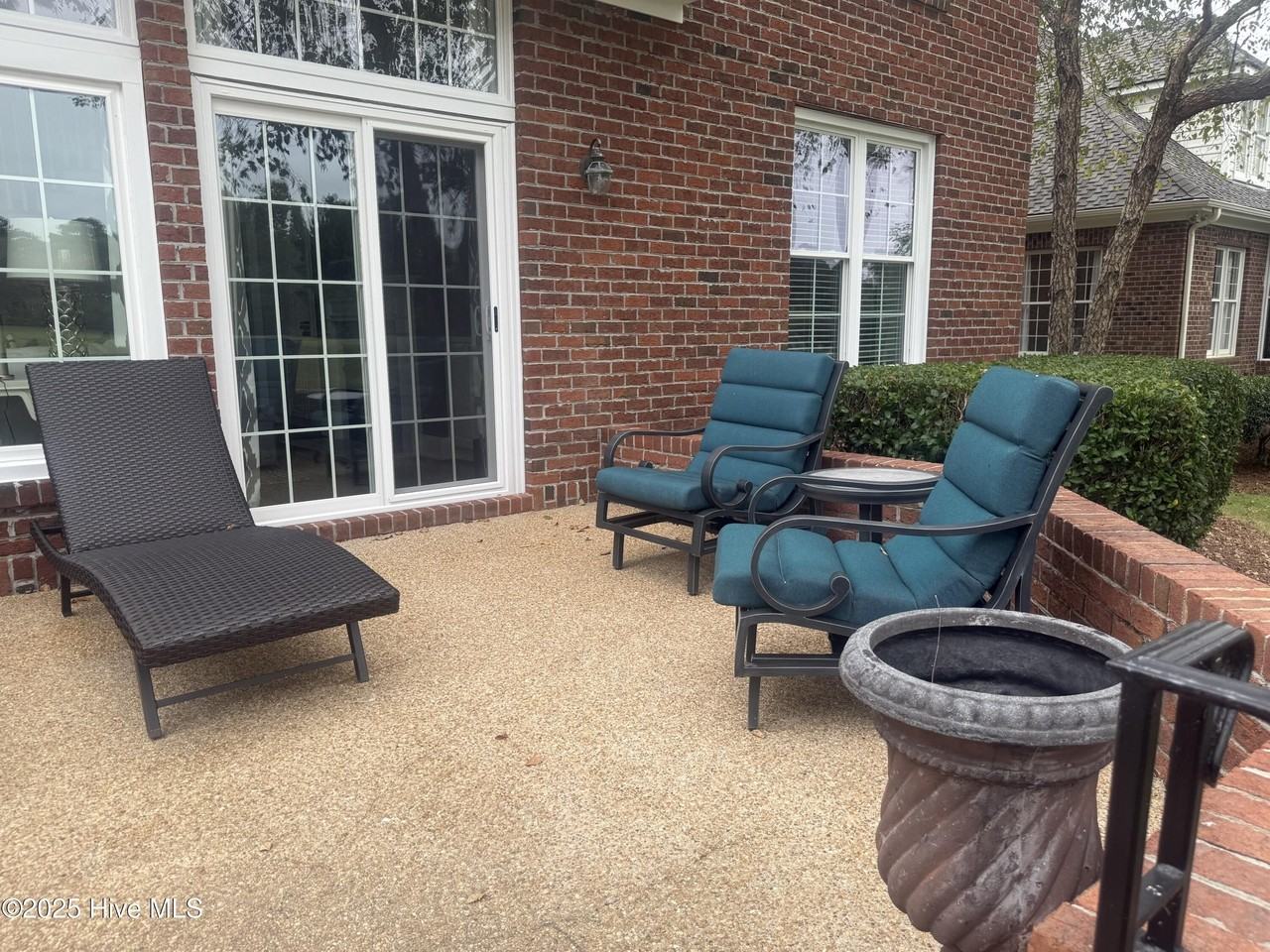 2105 Lytham Ct - Photo 5 of 31