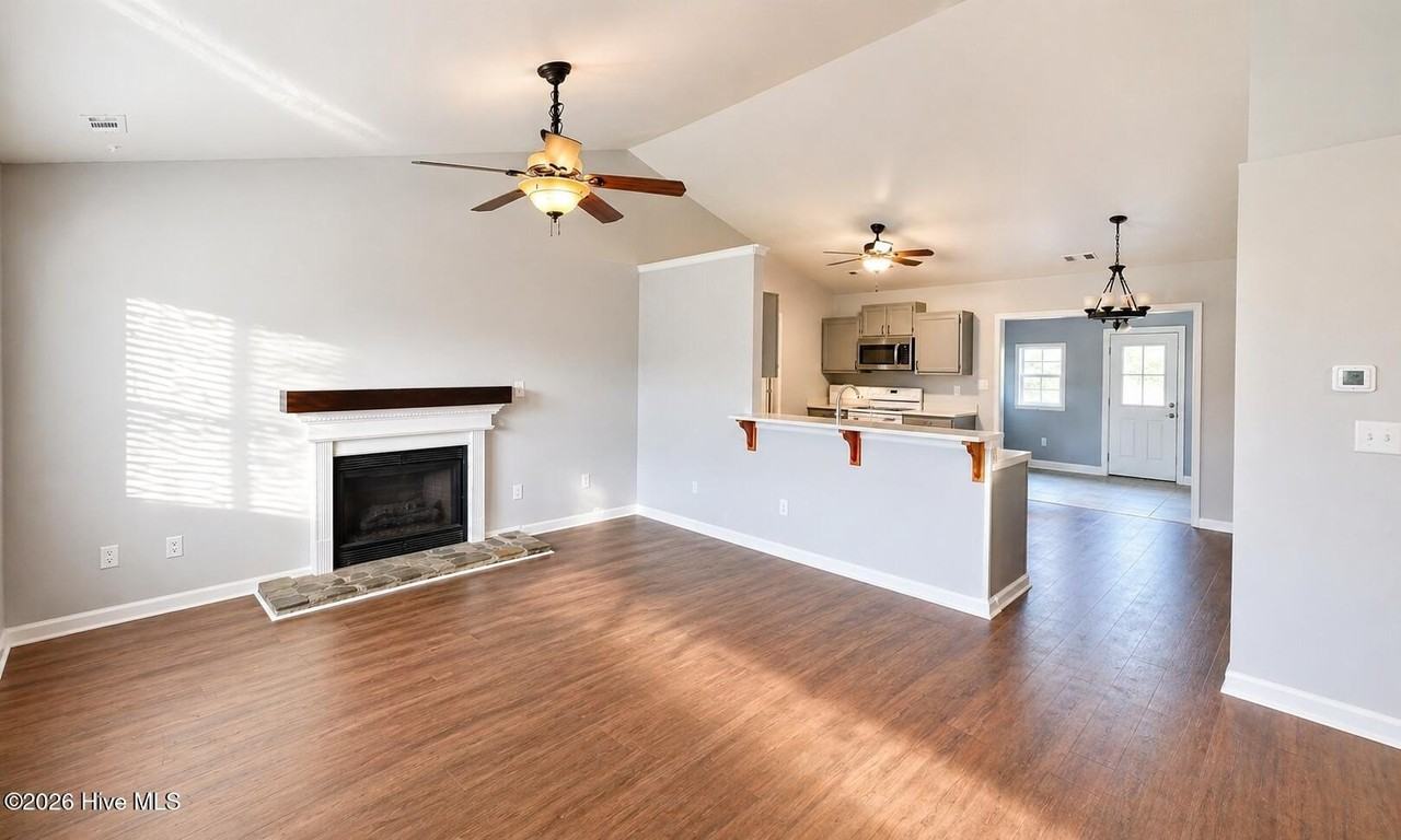 130 Parnell Rd - Photo 3 of 11