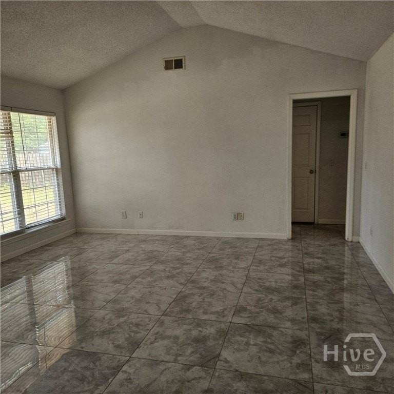 711 Plantation Dr - Photo 4 of 28