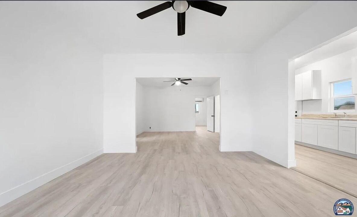 874 W Pico Ave - Photo 2 of 9