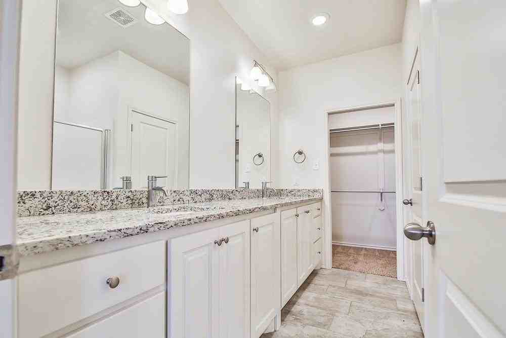 5636 Lehigh St - Photo 3 of 10