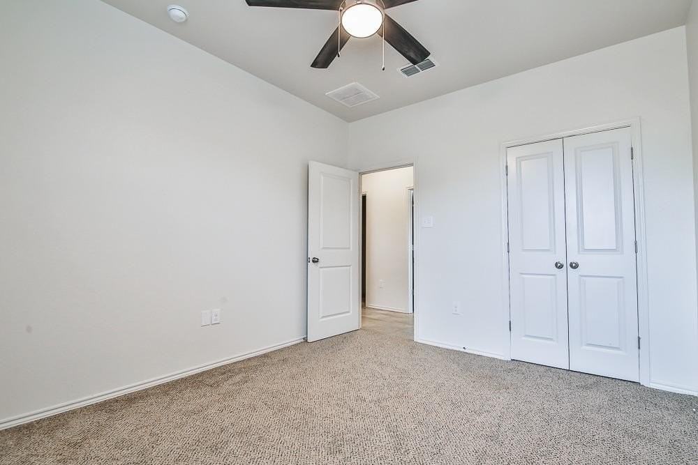 5636 Lehigh St - Photo 4 of 10
