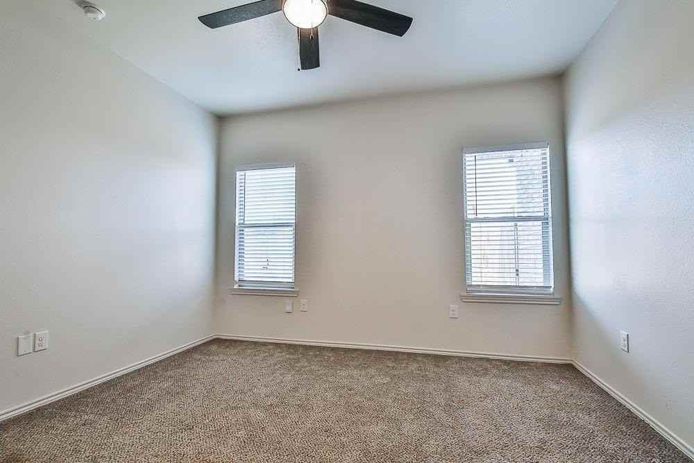 5636 Lehigh St - Photo 5 of 10