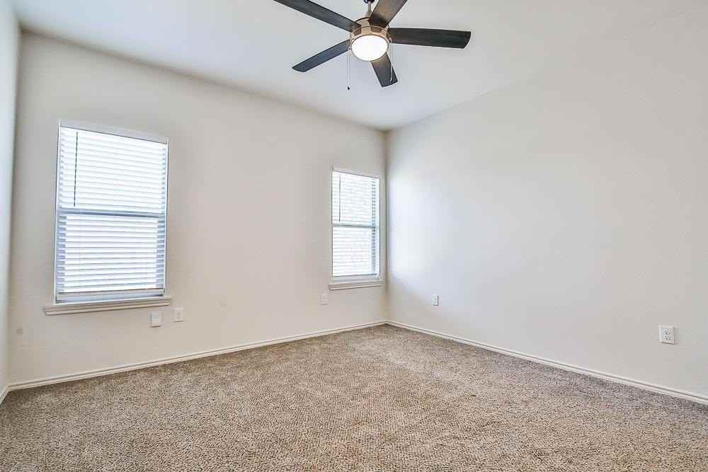 5636 Lehigh St - Photo 6 of 10