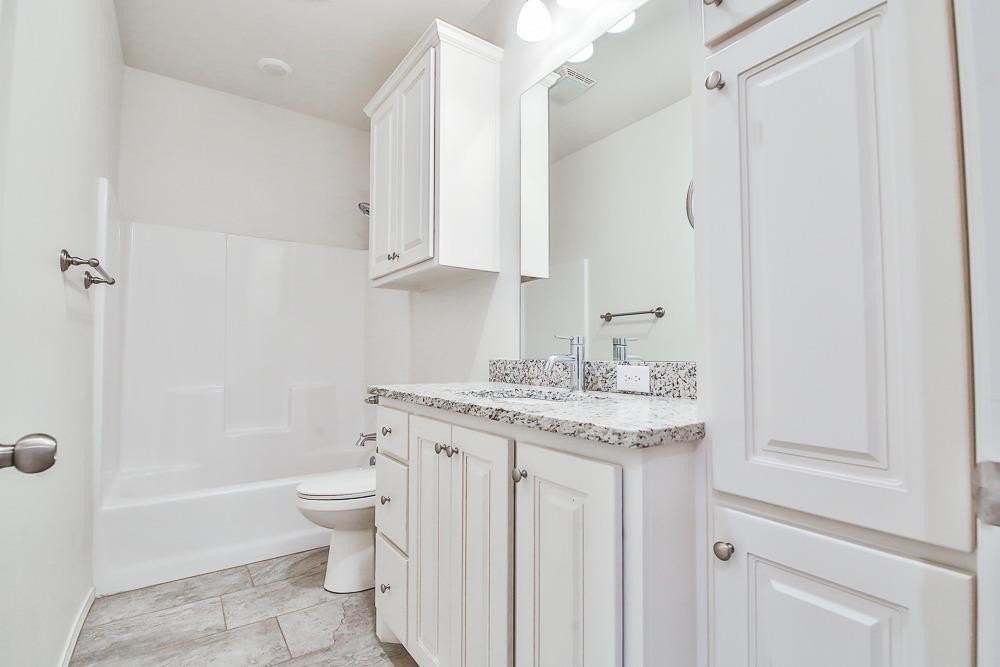 5636 Lehigh St - Photo 7 of 10