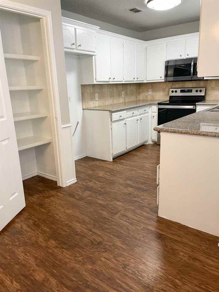 6336 9th St - Photo 3 of 15