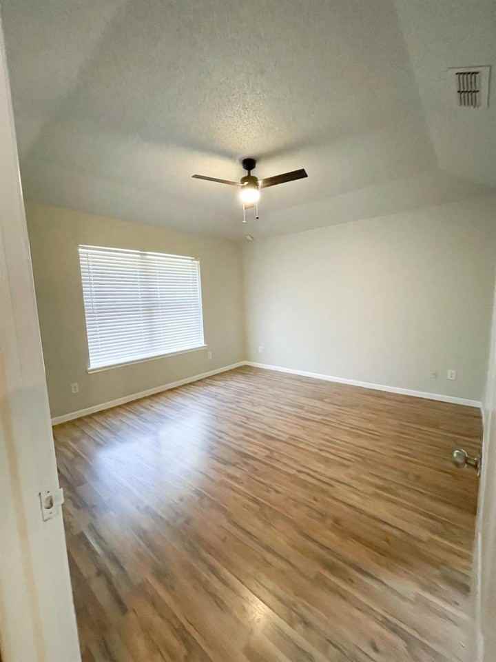 6336 9th St - Photo 4 of 15