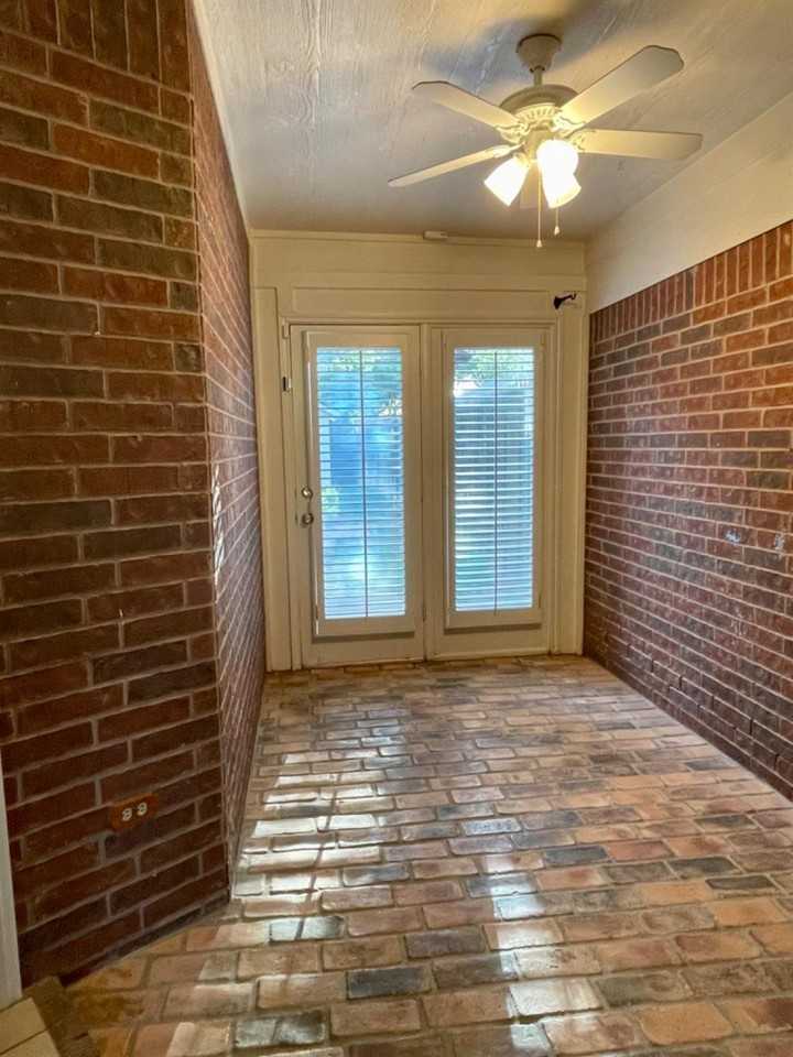 7616 Utica Ave - Photo 5 of 34