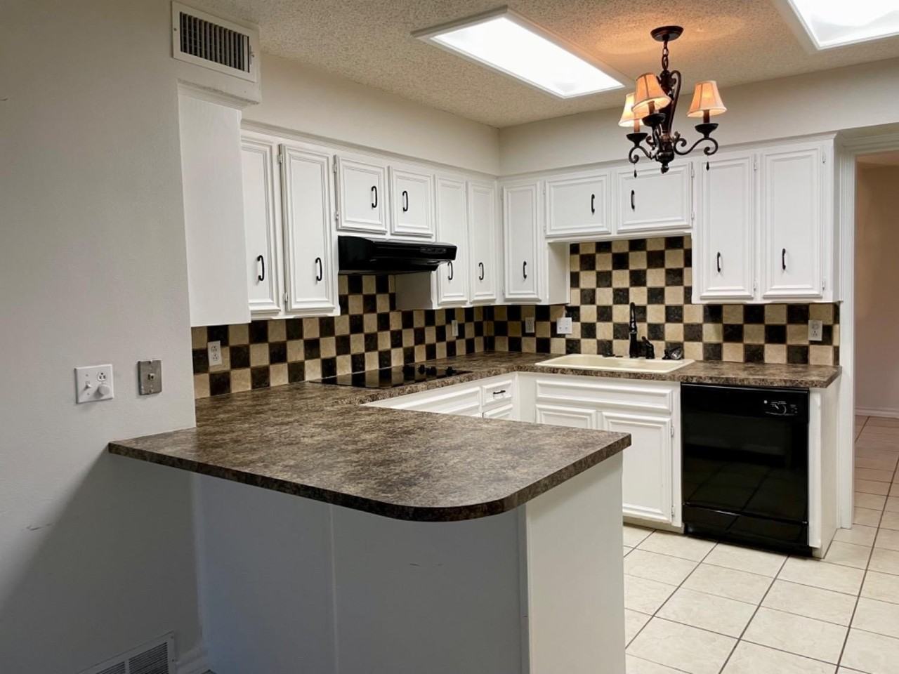 7616 Utica Ave - Photo 7 of 34