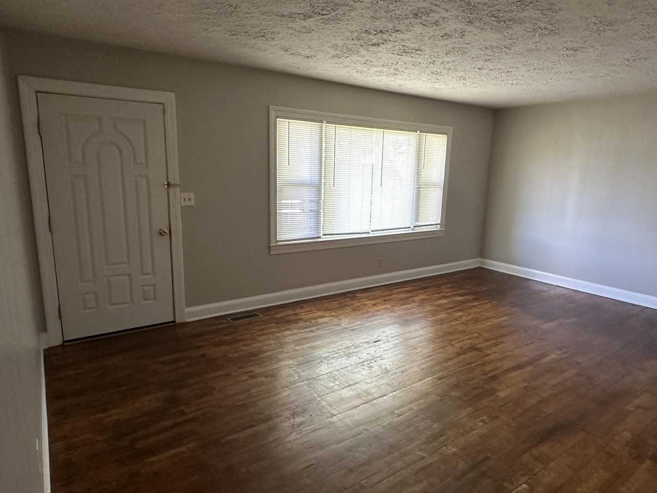 135 Willis St - Photo 5 of 42