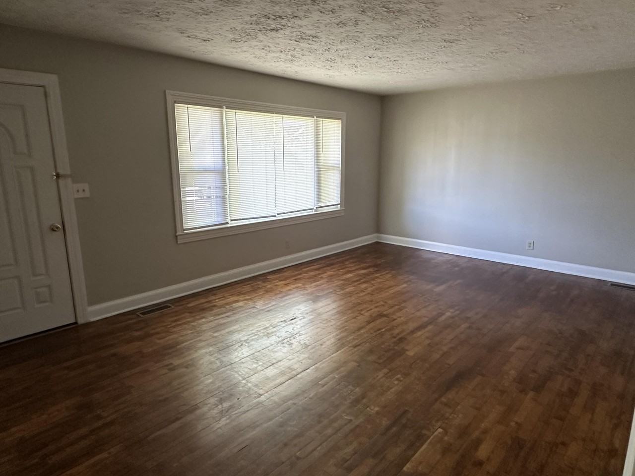135 Willis St - Photo 6 of 42