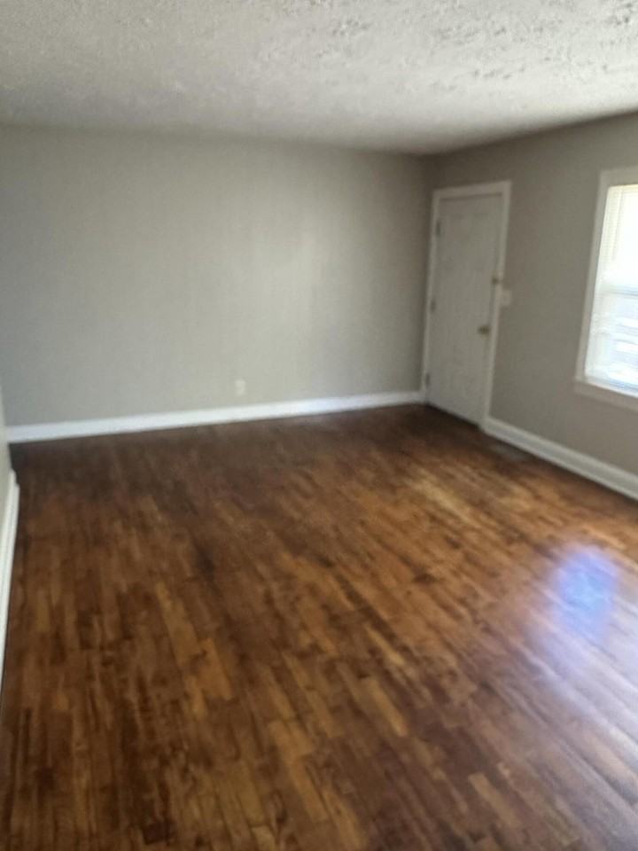 135 Willis St - Photo 7 of 42
