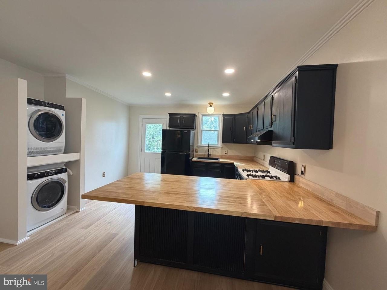 1508 Hancock St - Photo 4 of 6