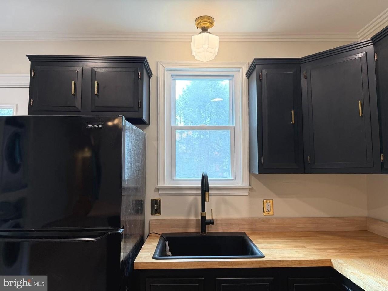 1508 Hancock St - Photo 6 of 6
