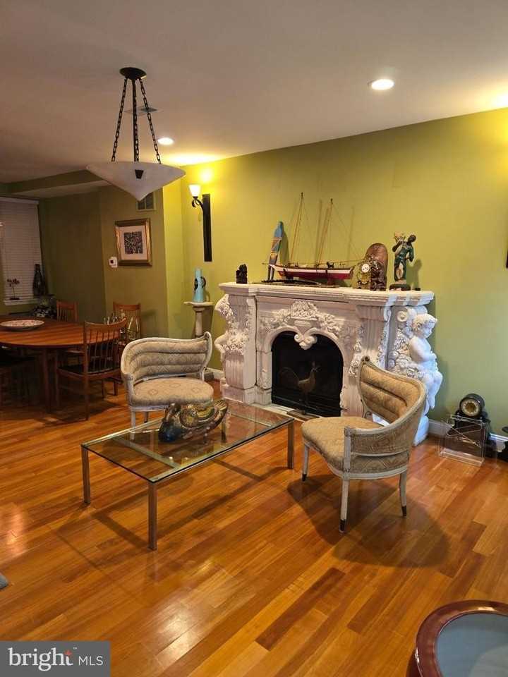 782 W Hamburg St - Photo 2 of 35