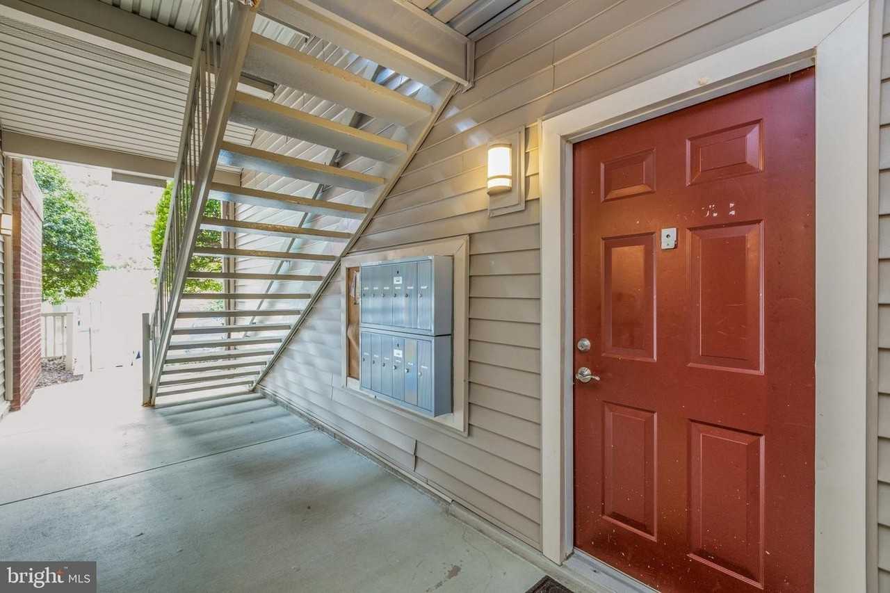 1727 Ascot Way - Photo 3 of 28