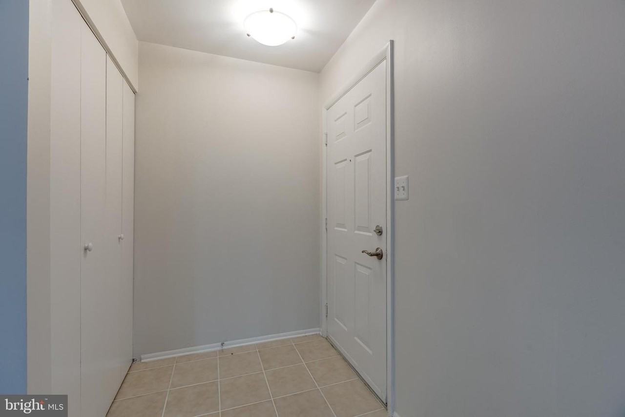 1727 Ascot Way - Photo 4 of 28