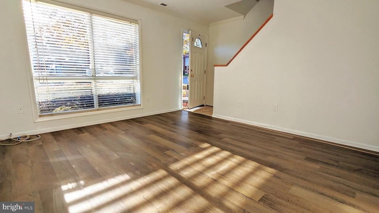 2206 Gingell Pl - Photo 4 of 31