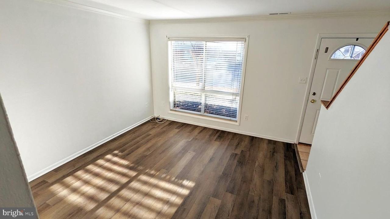 2206 Gingell Pl - Photo 5 of 31