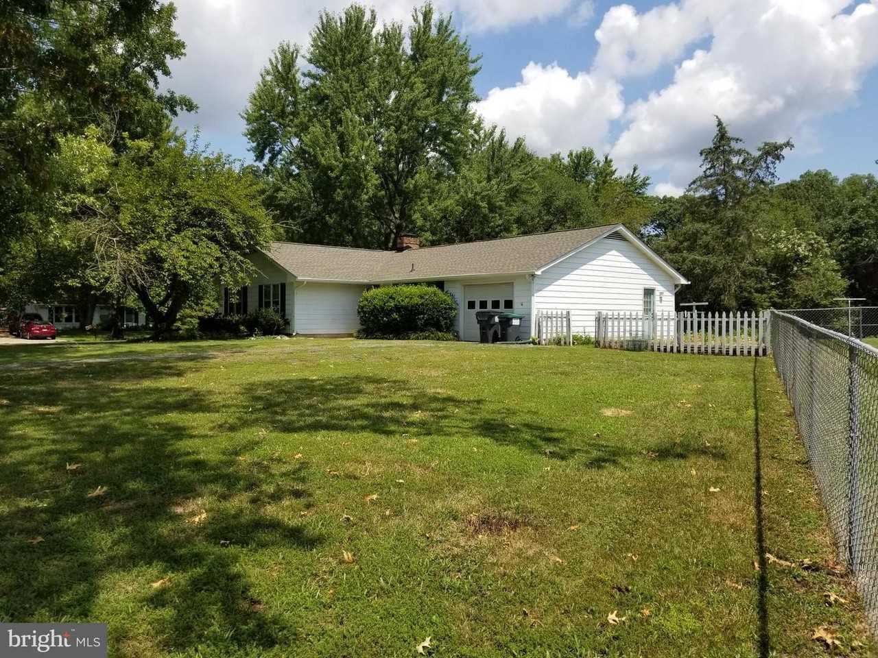 241 N Randolph Rd - Photo 2 of 19