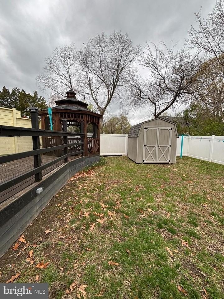 115 Nelson St - Photo 3 of 21