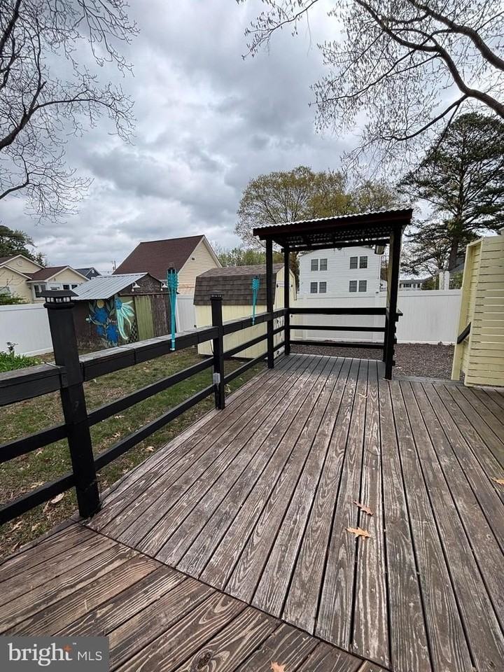 115 Nelson St - Photo 6 of 21
